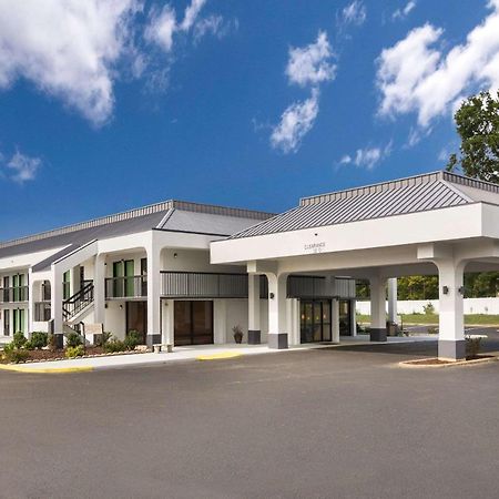 Quality Inn Emporia Bagian luar foto