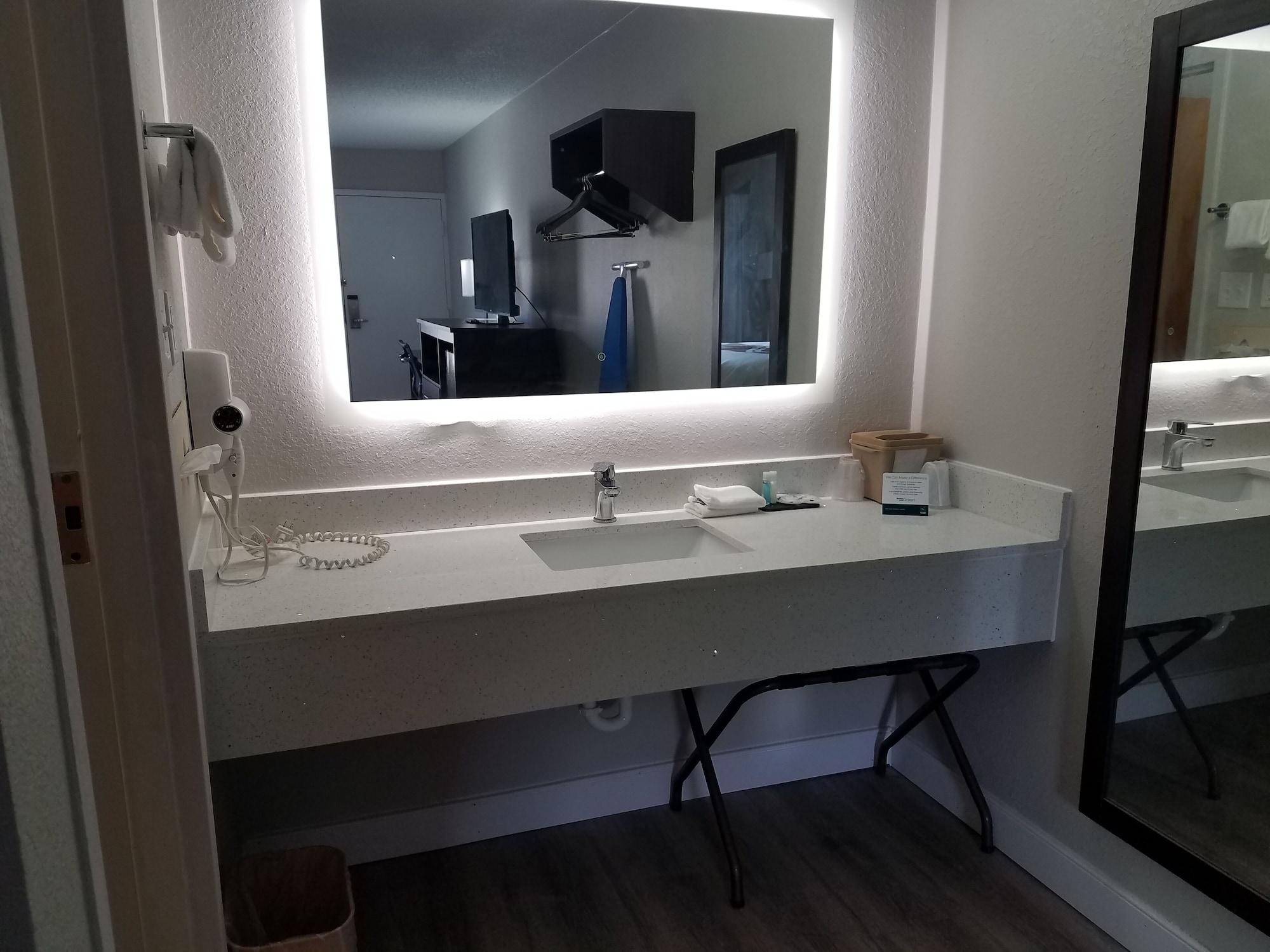 Quality Inn Emporia Bagian luar foto