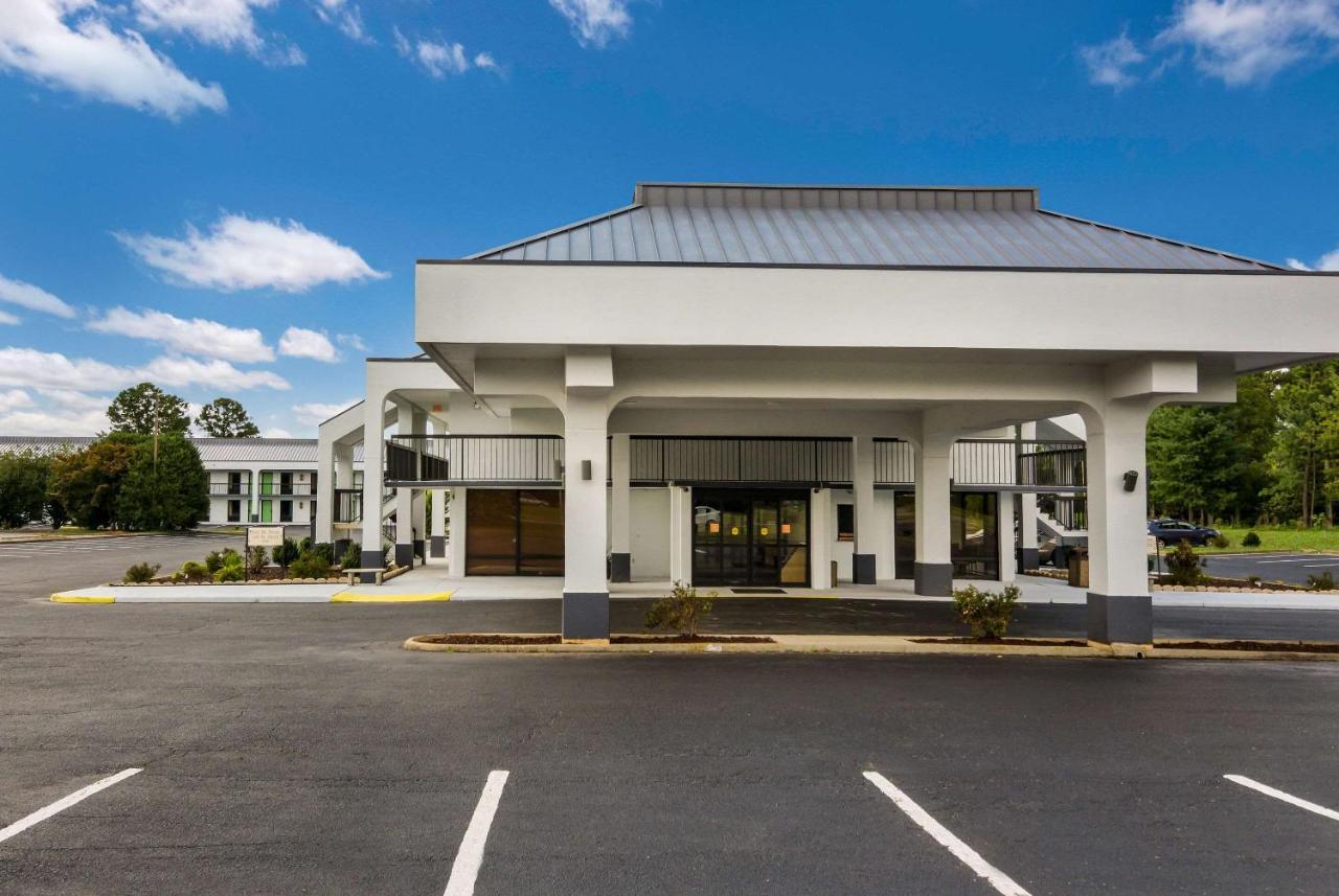 Quality Inn Emporia Bagian luar foto