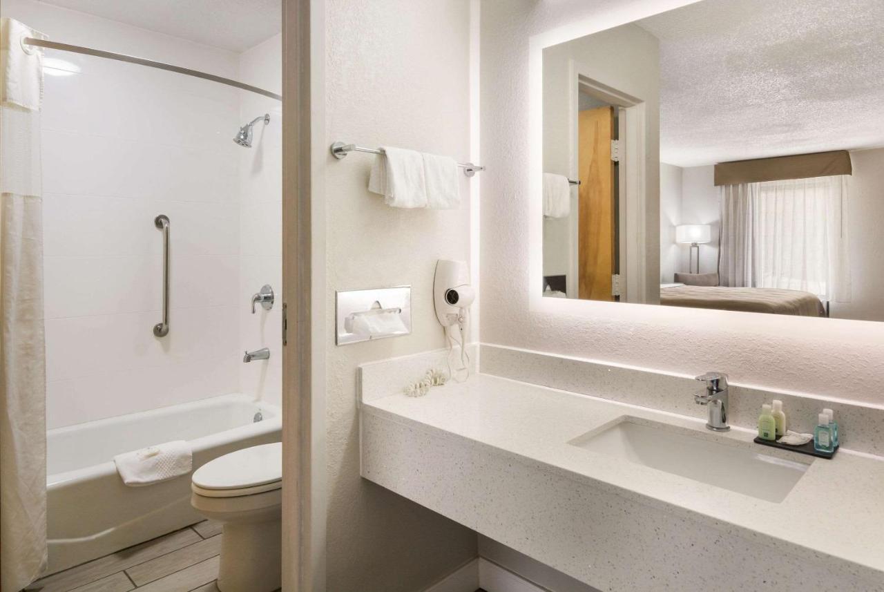 Quality Inn Emporia Bagian luar foto