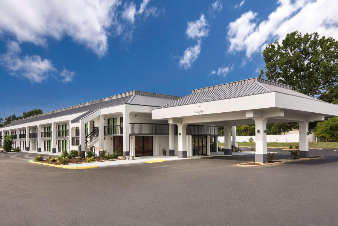 Quality Inn Emporia Bagian luar foto