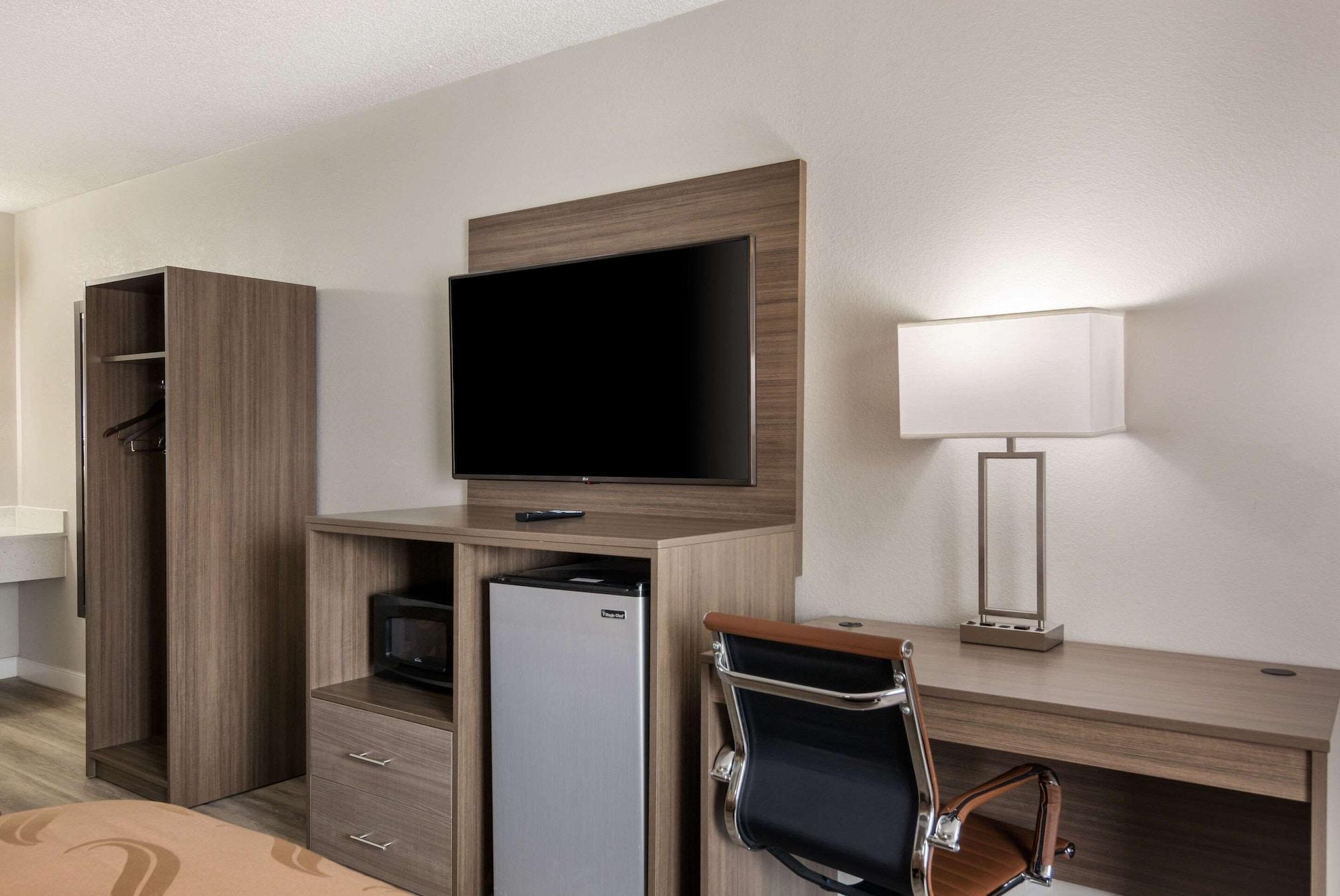 Quality Inn Emporia Bagian luar foto