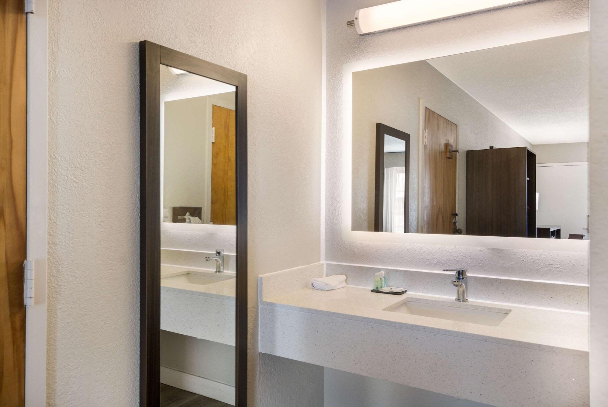 Quality Inn Emporia Bagian luar foto