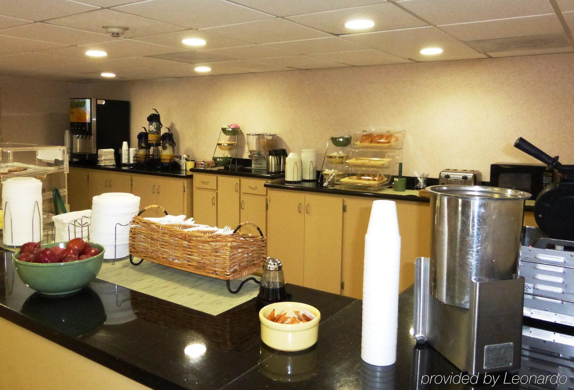 Quality Inn Emporia Bagian luar foto