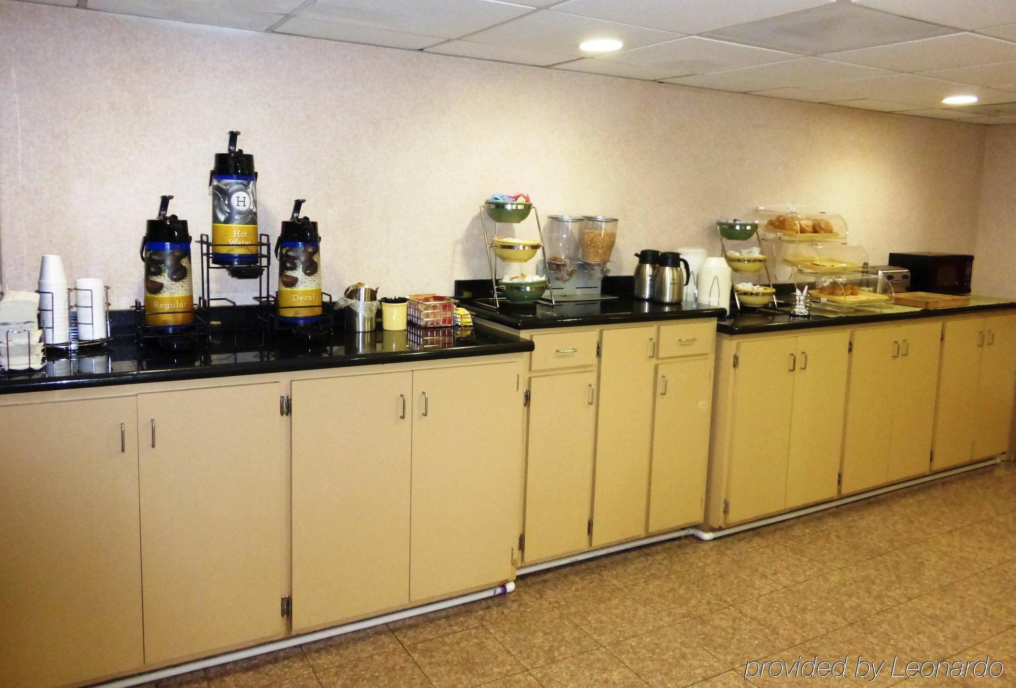 Quality Inn Emporia Bagian luar foto