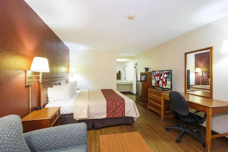 Quality Inn Emporia Bagian luar foto
